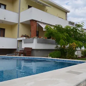 https://apartments-rooms-dordic.primorje-gorskikotar.com